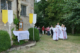 Nachfeier des Mährisch-Neustädter Wachsstockfestes an der Weingartenkapelle (Foto: Karl-Franz Thiede)